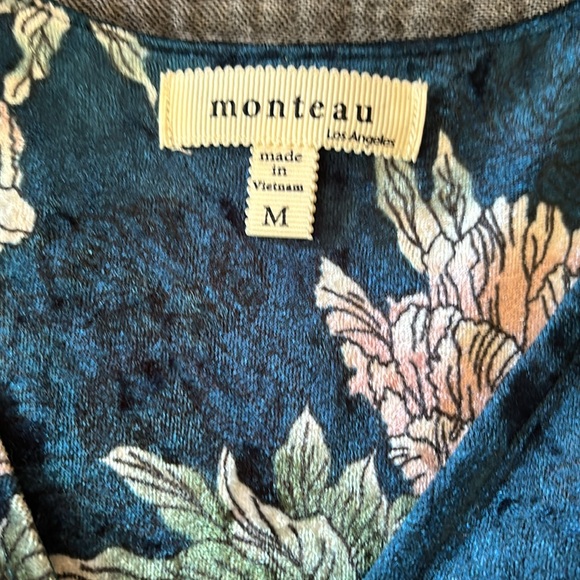 Beautiful velvet wrap top - Picture 2 of 4